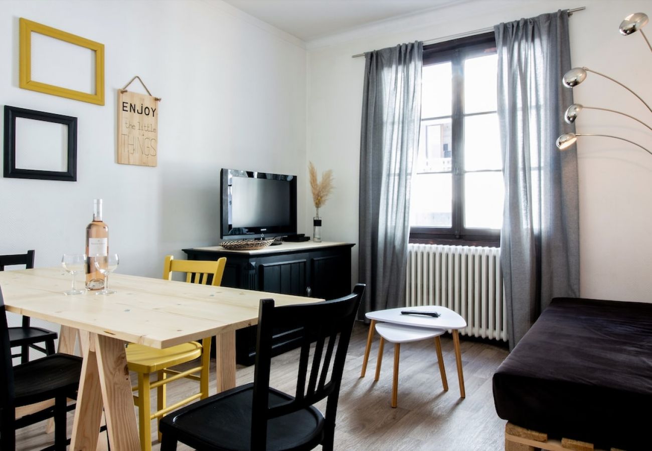 Apartment in Annecy - Hawaii spacieux et romantique