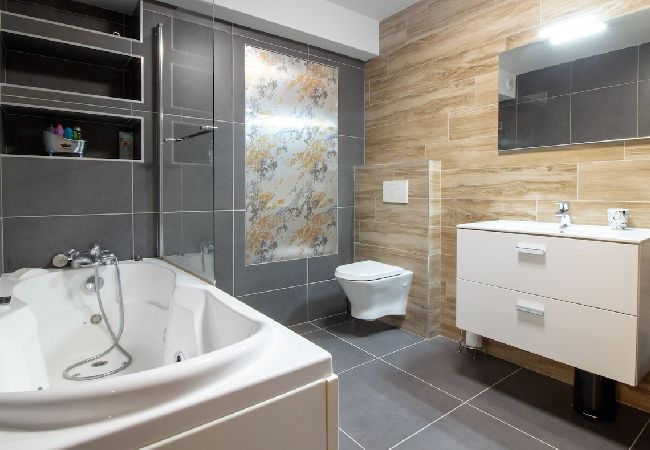 Apartment in Annecy - Palm Beach romantique jacuzzi Apartment in Annecy - Palm Beach romantique jacuzzi