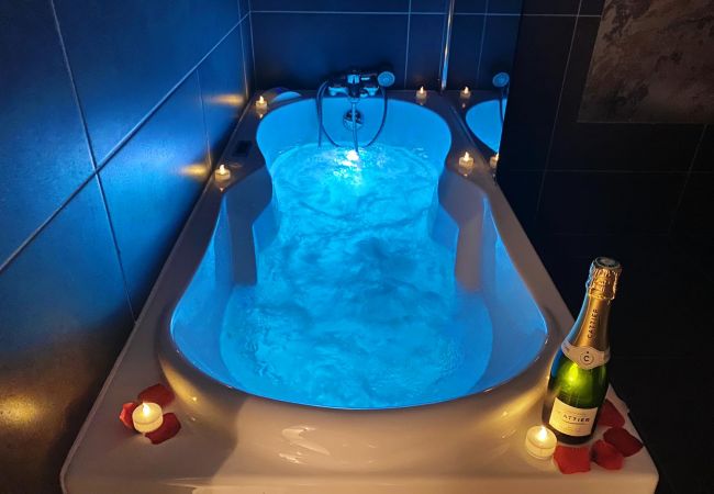 Apartment in Annecy - Palm Beach romantique jacuzzi