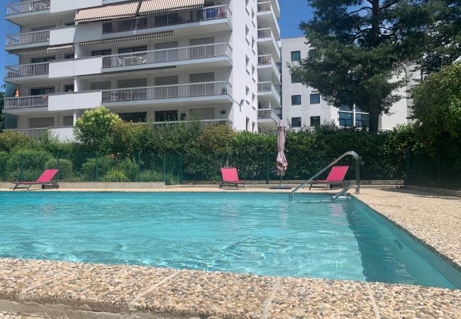 Apartment in Annecy - Mont Royal balcon et piscine