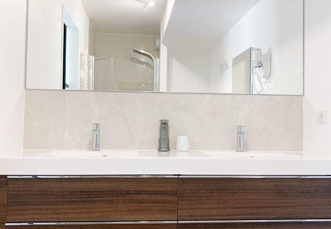 Apartment in Annecy - Elegant luxe vue lac et garage Apartment in Annecy - Elegant luxe vue lac et garage