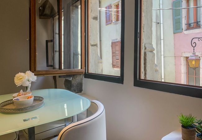 Apartment in Annecy - Chamois vieille ville appareil à raclette Apartment in Annecy - Chamois vieille ville appareil à raclette