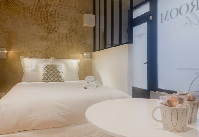 Aparthotel in Annecy - Showroom La bulle garage courrier Aparthotel in Annecy - Showroom La bulle garage courrier