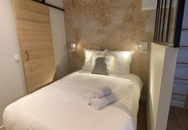 Aparthotel in Annecy - Showroom La bulle garage courrier Aparthotel in Annecy - Showroom La bulle garage courrier