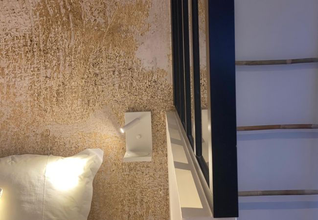 Aparthotel in Annecy - Showroom La bulle garage courrier Aparthotel in Annecy - Showroom La bulle garage courrier