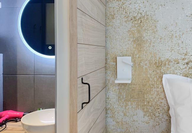 Aparthotel in Annecy - Showroom La bulle garage courrier Aparthotel in Annecy - Showroom La bulle garage courrier