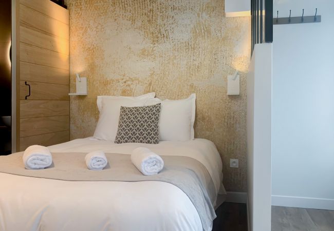 Aparthotel in Annecy - Showroom La bulle garage courrier Aparthotel in Annecy - Showroom La bulle garage courrier