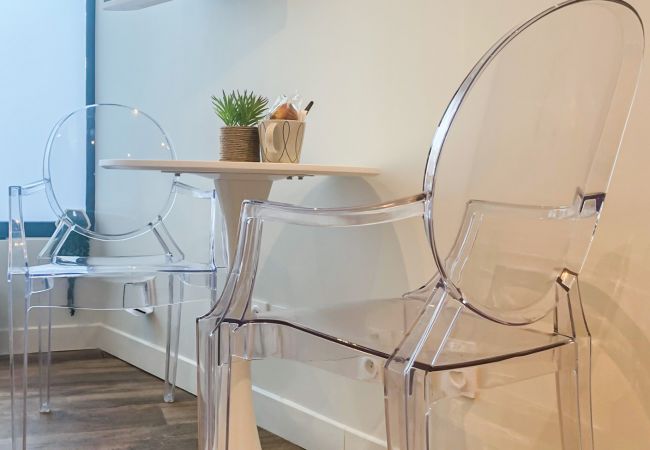 Aparthotel in Annecy - Showroom La bulle garage courrier Aparthotel in Annecy - Showroom La bulle garage courrier