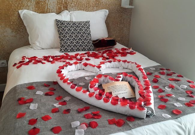 Aparthotel in Annecy - Showroom La bulle garage courrier Aparthotel in Annecy - Showroom La bulle garage courrier