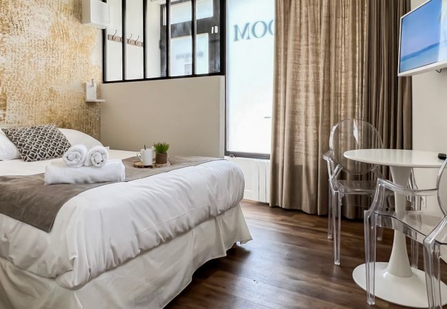 Aparthotel in Annecy - Showroom La bulle garage courrier Aparthotel in Annecy - Showroom La bulle garage courrier