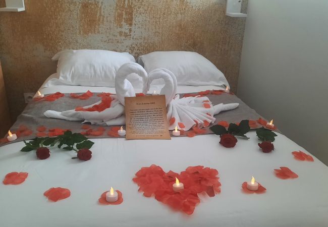 Aparthotel in Annecy - Showroom La bulle garage courrier Aparthotel in Annecy - Showroom La bulle garage courrier