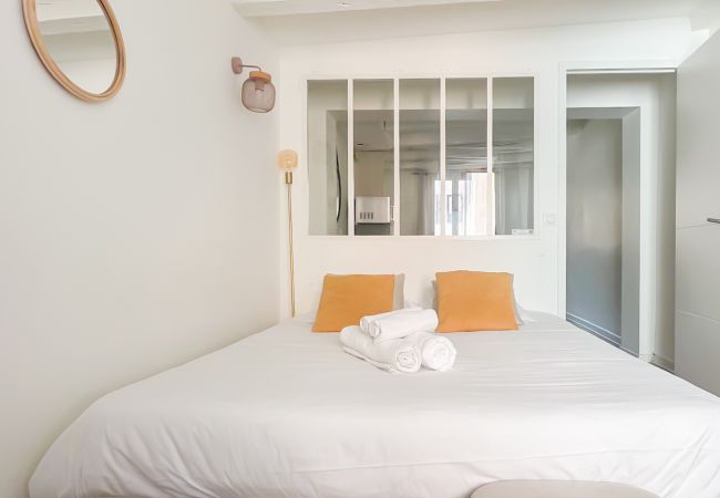 Studio in Annecy - Love room Noir Desir vieille ville Annecy Studio in Annecy - Love room Noir Desir vieille ville Annecy