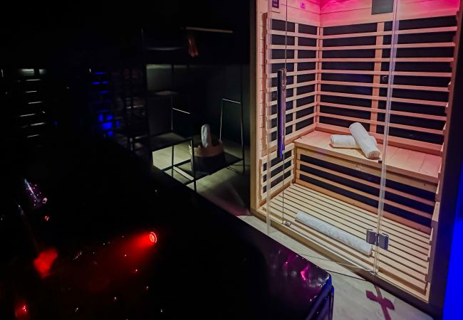 Studio in Annecy - Love room Noir Desir vieille ville Annecy Studio in Annecy - Love room Noir Desir vieille ville Annecy