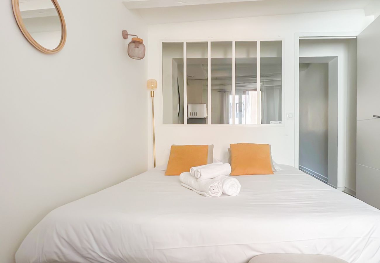 Studio in Annecy - Love room Noir Desir vieille ville Annecy