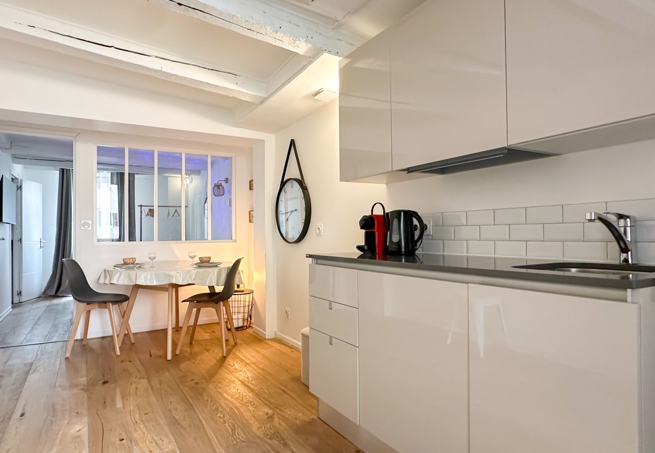 Studio in Annecy - Love room Noir Desir vieille ville Annecy