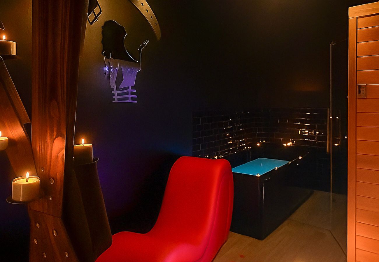 Studio in Annecy - Love room Noir Desir vieille ville Annecy