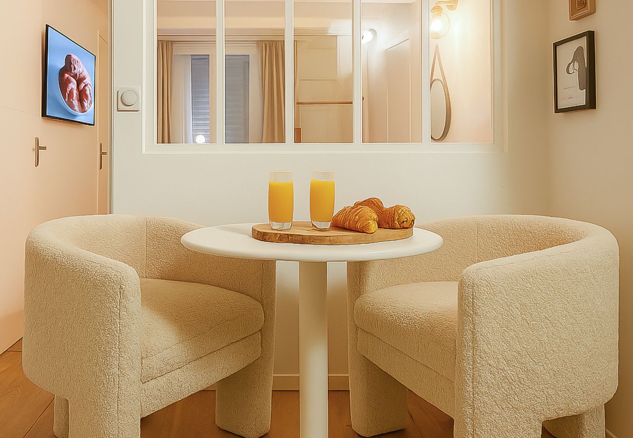 Studio in Annecy - Love room Noir Desir vieille ville Annecy