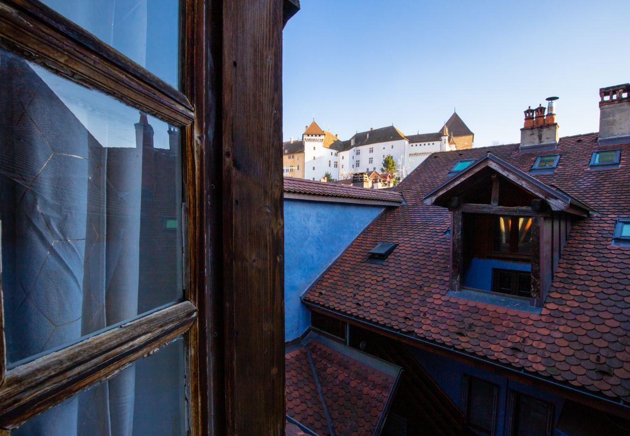 Studio in Annecy - Nid du chateau calme et vue magnifique