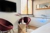 Studio in Annecy - Java jacuzzi romantique 300 m du lac
