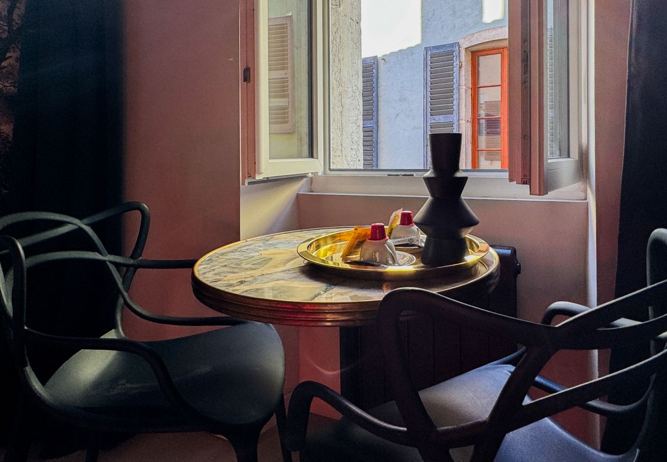 Studio in Annecy - Midnight flowers vieille ville