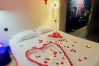 Studio in Annecy - Midnight flowers avec jacuzzi Studio in Annecy - Midnight flowers avec jacuzzi