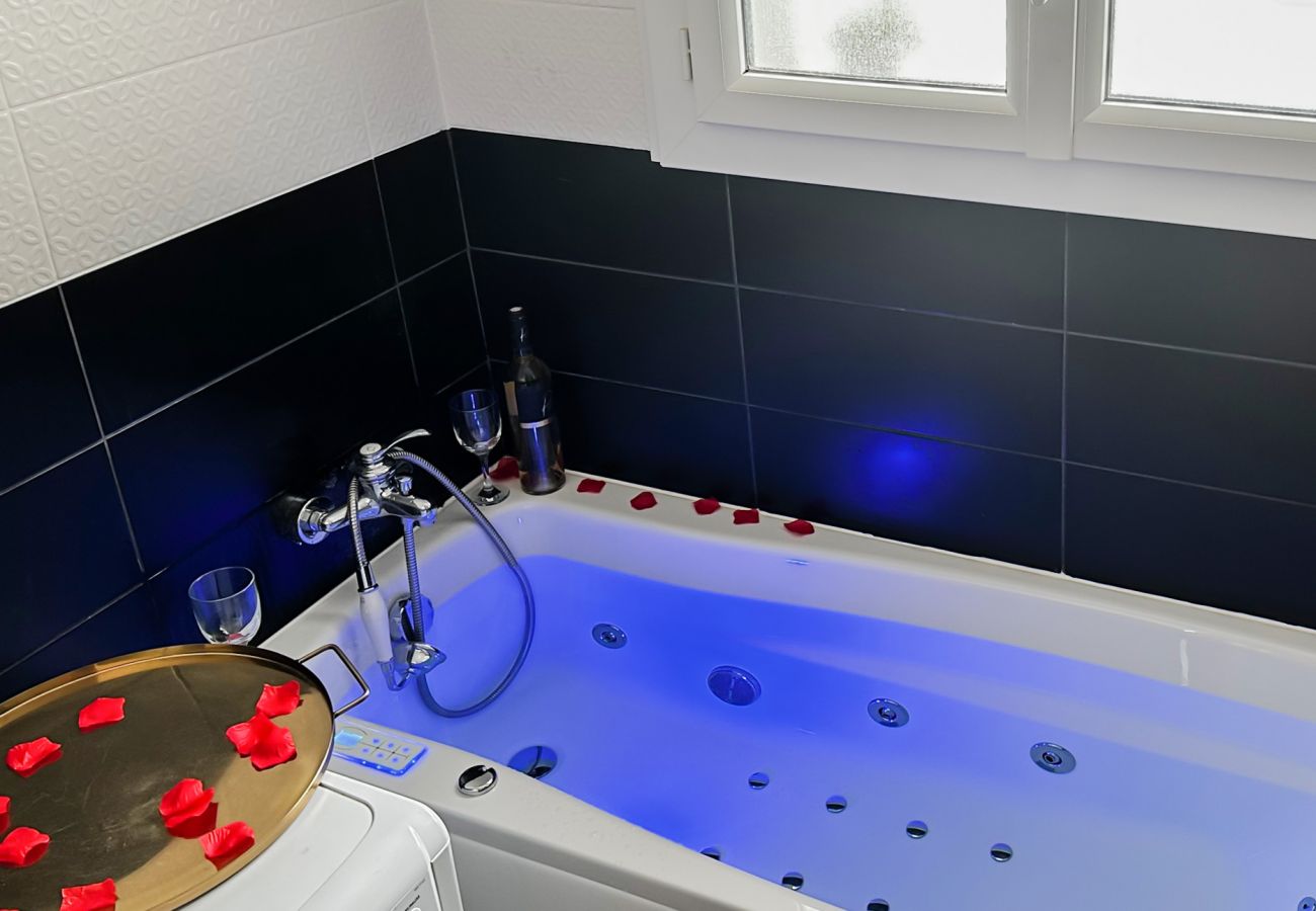 Appartement à Annecy - Golden Blue jacuzzi et 2 vélos