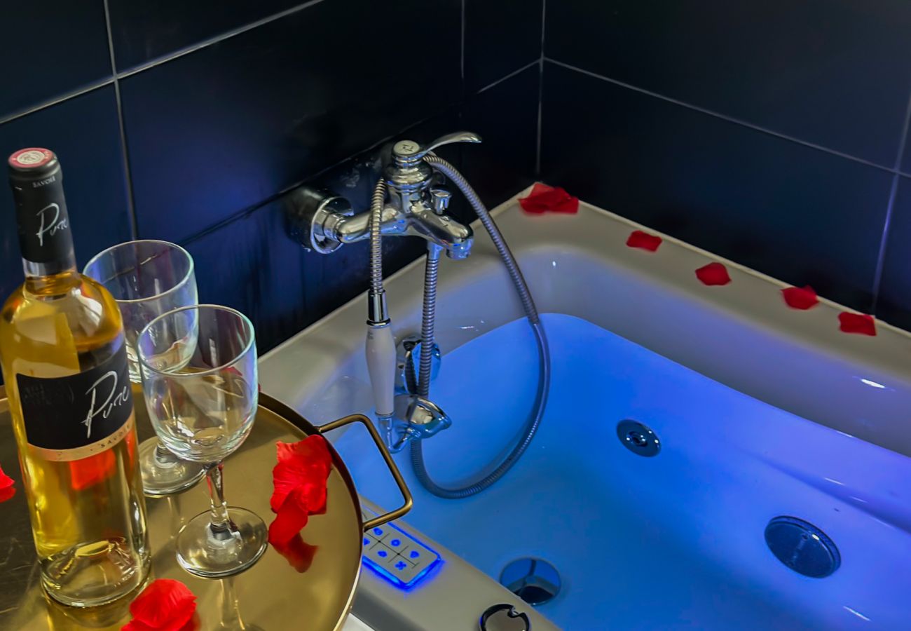 Appartement à Annecy - Golden Blue jacuzzi et 2 vélos