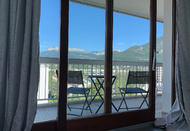 Appartement à Annecy - Mont Royal balcon et piscine