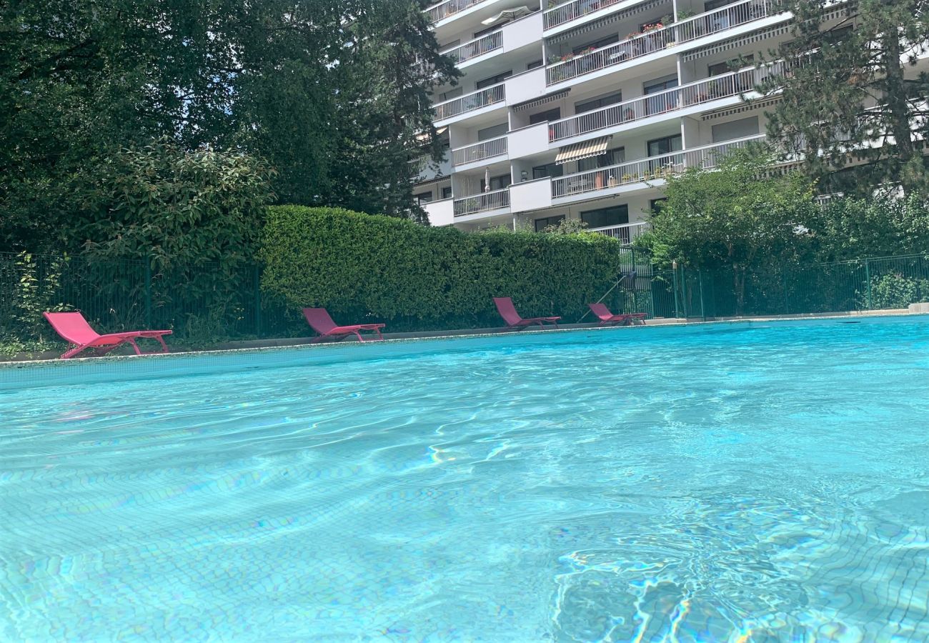 Appartement à Annecy - Mont Royal balcon et piscine