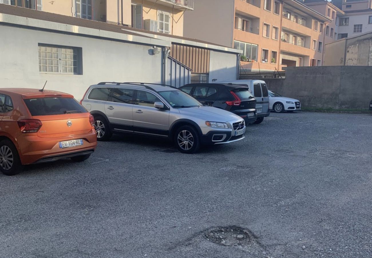 Appartement à Annecy - Refuge 7p plein centre avec parking