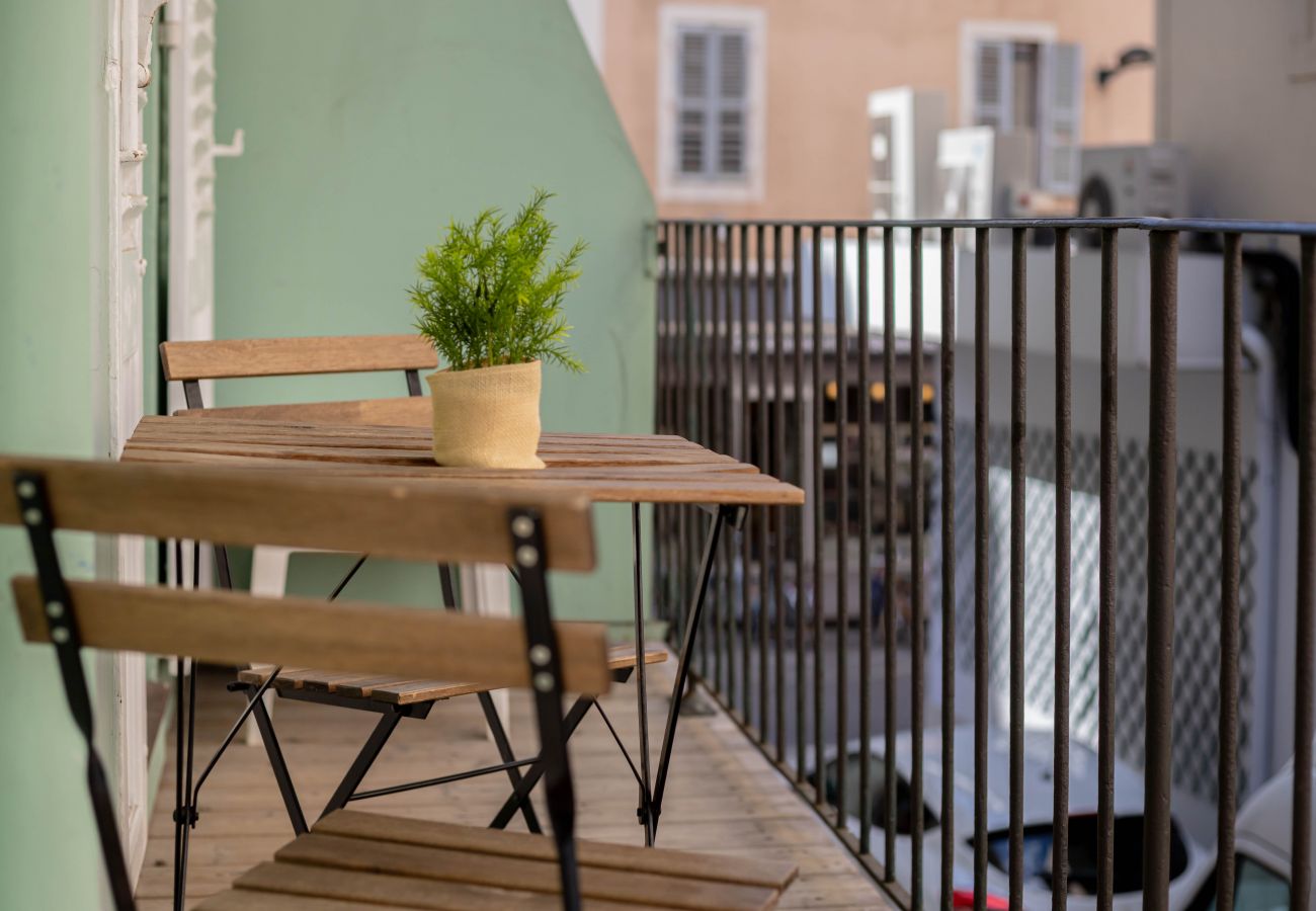 Appartement à Annecy - Teranga au cœur de la ville avec balcon