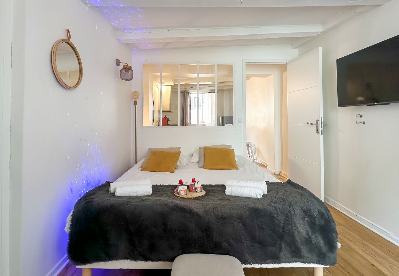 Studio à Annecy - Love room Noir Desir vieille ville Annecy
