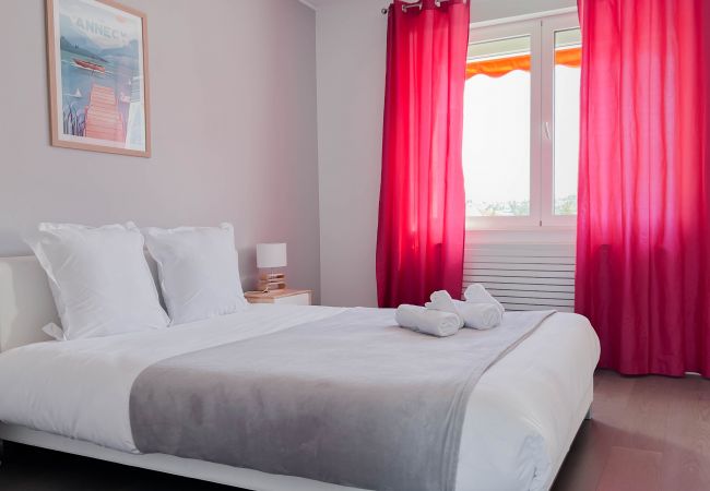 Appartement à Annecy - Penthouse vue incroyable lac et montagnes Appartement à Annecy - Penthouse vue incroyable lac et montagnes