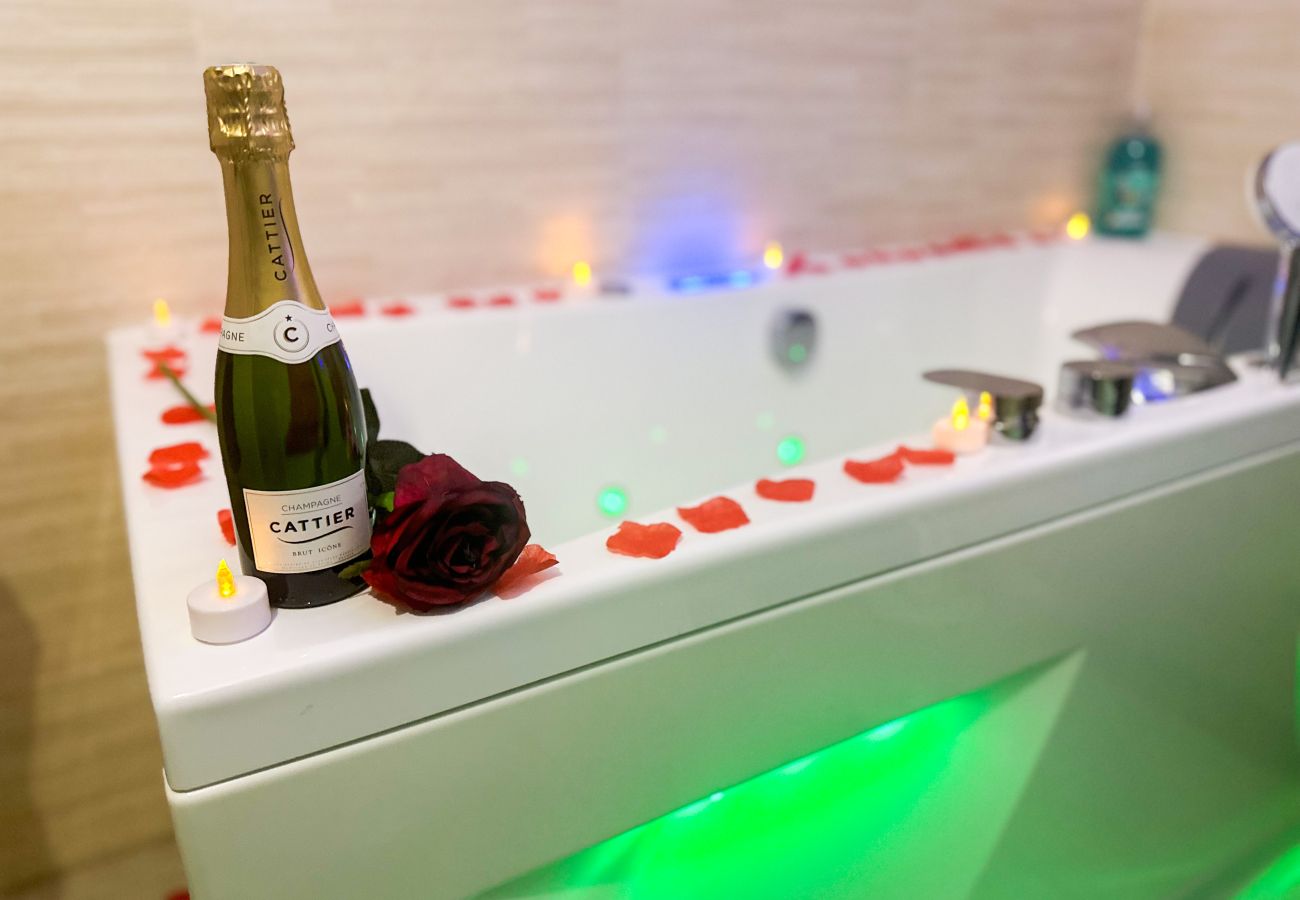 Studio à Annecy - Adults Only jacuzzi vieille ville