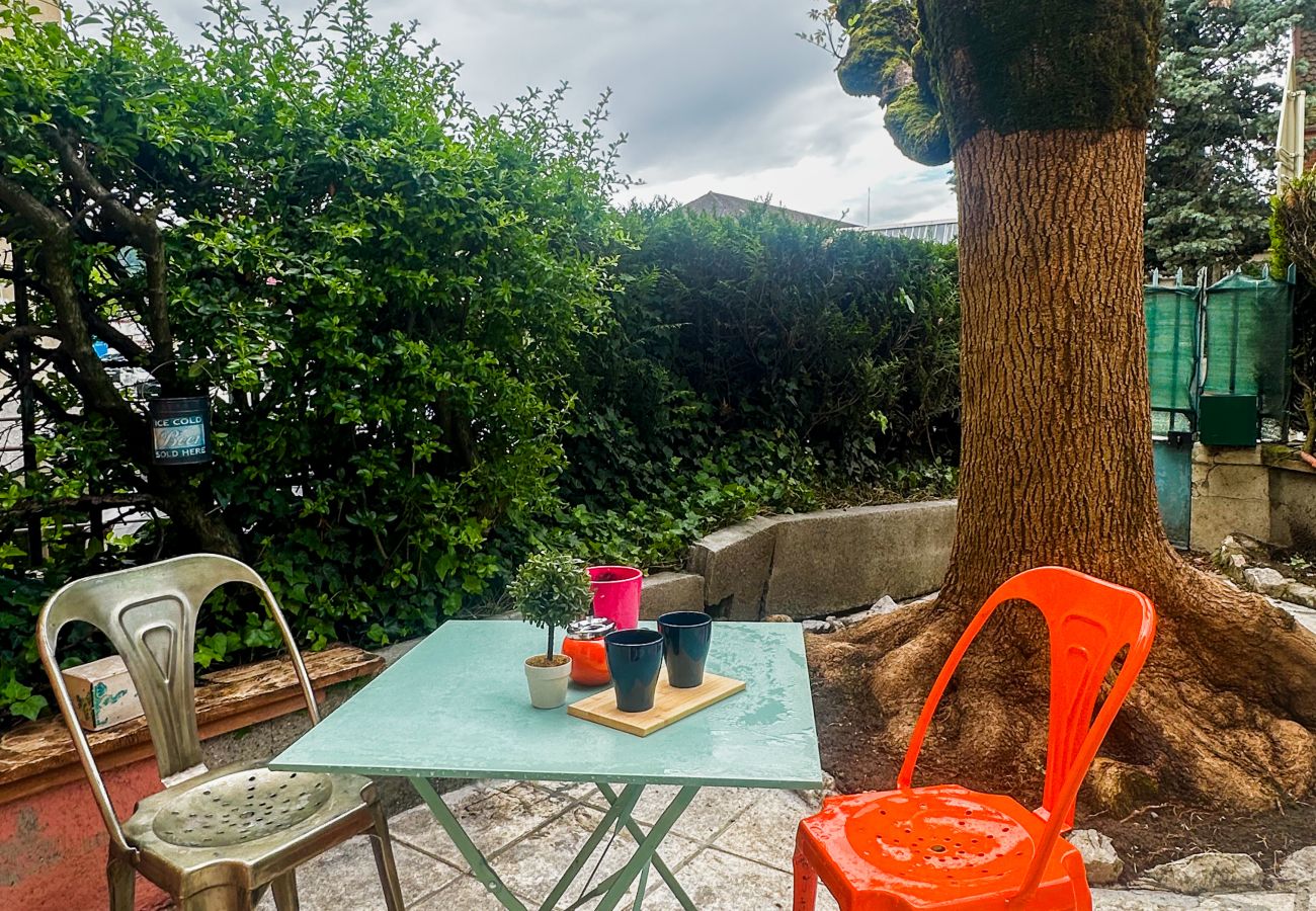 Studio à Annecy - Au pied de l'arbre